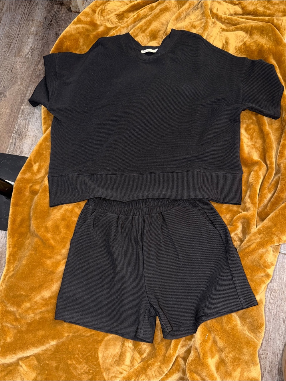 Zenana Outfitters Black Ribbed Crewneck Short Set